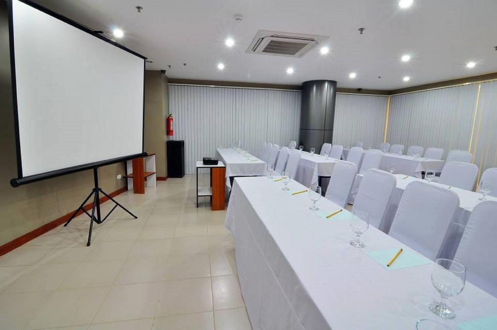 The Well Hotel Cebu Exterior foto