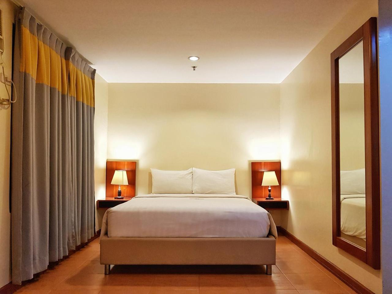 The Well Hotel Cebu Exterior foto